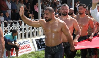 Kula Er Meydanı’nda Başpehlivan Feyzullah Aktürk