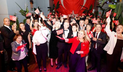 İZSİAD'dan Cumhuriyet'in 103. yılına özel balo