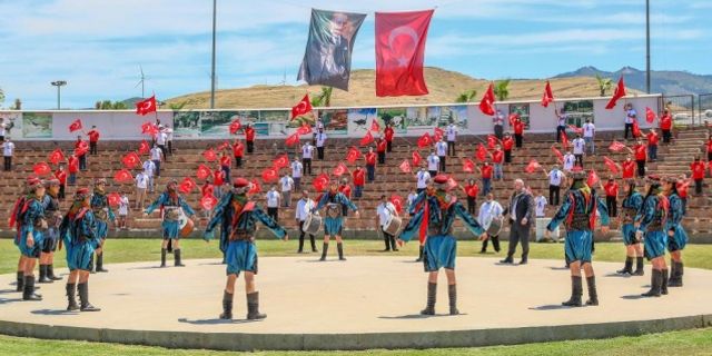 Menemenliler zeybek oynayacak, ustalar çömlek yapacak