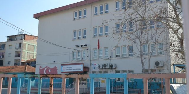 Manisa Turgutlu'da 3 okul boşaltılıyor