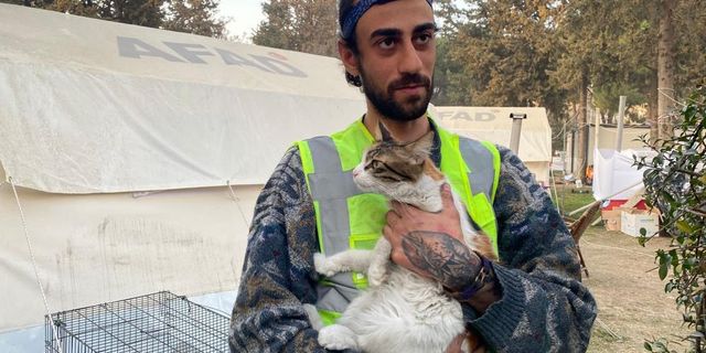 Deprem bölgesinde 50’nin üzerinde hayvanı kurtardı