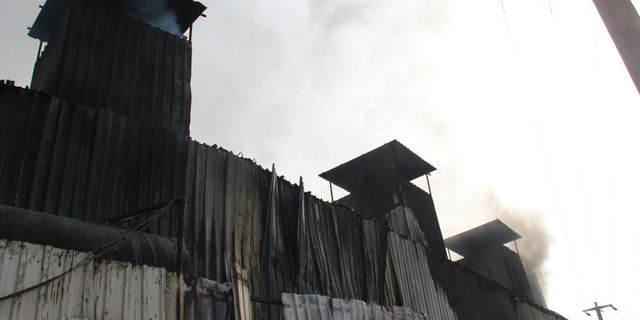  İzmir'de döküm fabrikasında korkutan yangın