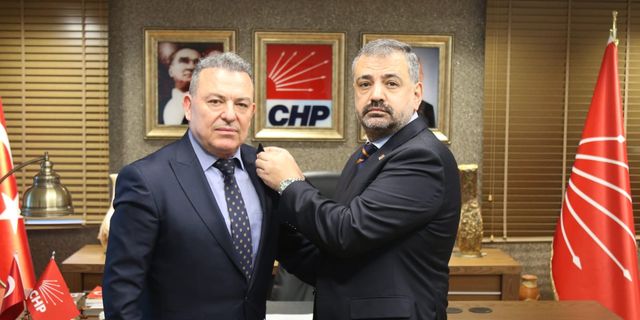 İzmir'de İYİ Parti'den istifa edip CHP'ye geçti