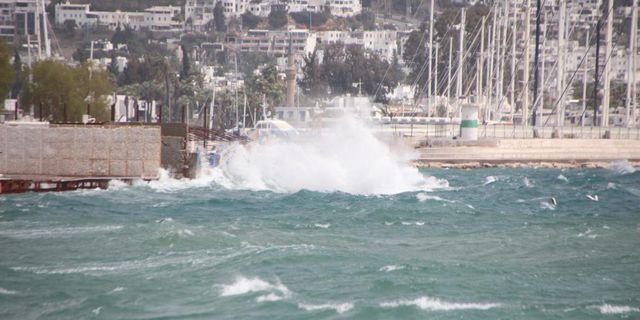 Bodrum’da fırtına balıkçı teknesini batırdı