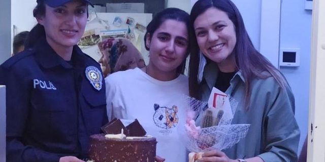 İzmir polisinden duygulandıran doğum günü sürprizi