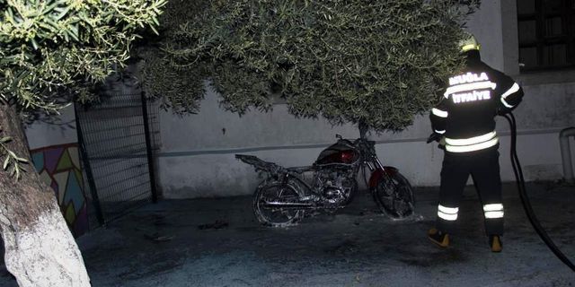 Okul bahçesindeki motor yangını alarma geçirdi