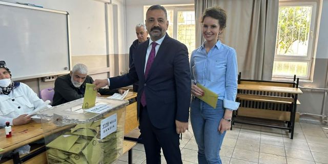 CHP İzmir İl Başkanı Aslanoğlu oyunu kullandı