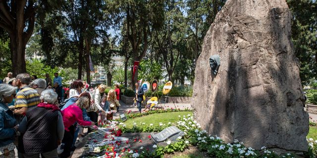 Zübeyde Hanım İzmir’de kabri başında anıldı