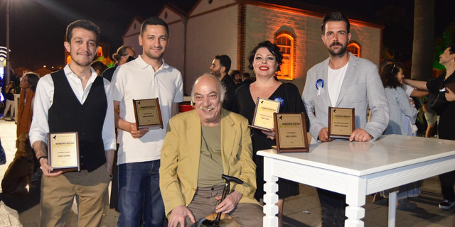 İzmir Şehir Tiyatroları’na 6 dalda “Özdemir Nutku” ödülü