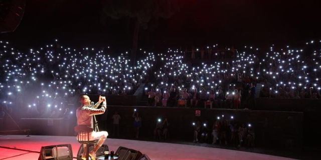  Ünlü sanatçı Marmaris’i coşturdu