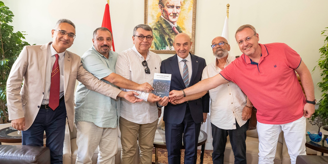 İzmirli gazeteciler anılarını bir kitapta topladı