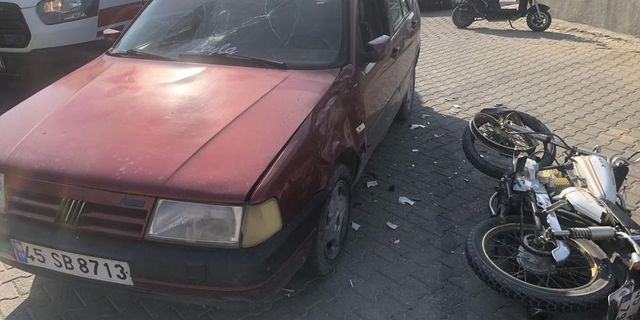 Manisa'da motosiklet ile otomobil çarpıştı