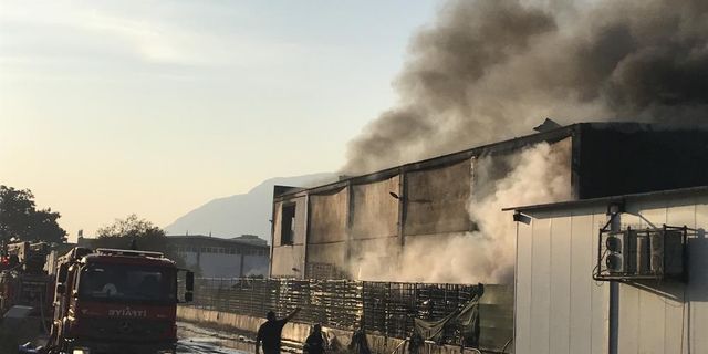 Manisa’daki atık depolama tesisindeki yangın