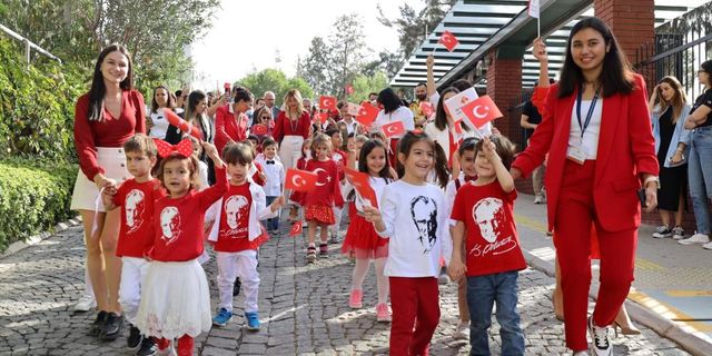  İzmir Ekonomi’de ‘Cumhuriyet’ coşkusu başladı