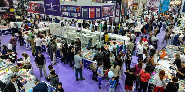 İZKİTAP’a yoğun ilgi