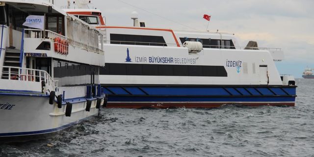 İzmir'de deniz ulaşımına fırtına engeli