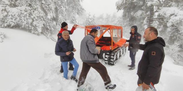 Kütahya'da karda mahsur kalan 3 işçi kurtarıldı