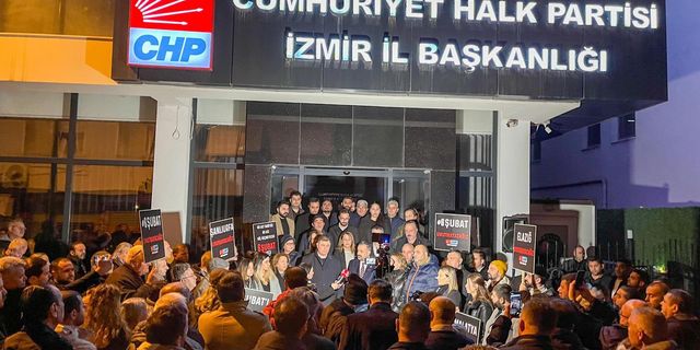 CHP İzmir 04:17'de saygı duruşunda bulundu