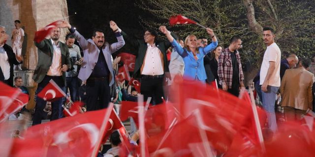  Denizli'de CHP’liler Çavuşoğlu, Doğan ve Ertemur’un seçim başarısını kutladı