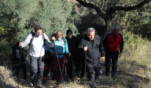 İzmir Valisi Elban Efeler Yolu'nda yürüdü