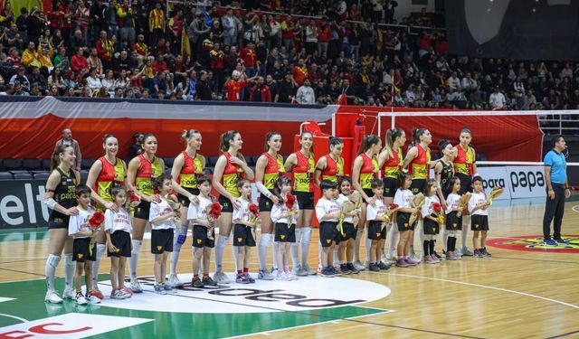 Göztepe Voleybol, yarı finale galibiyetle başladı