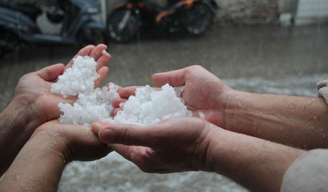 Manisa'da dolu yağışı etkili oldu