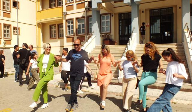 Ayvalık'ta Hıdırellez ateşi okulda yandı