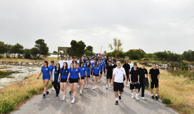 İzmir Kuş Cenneti'nde Ata'ya Saygı Yürüyüşü