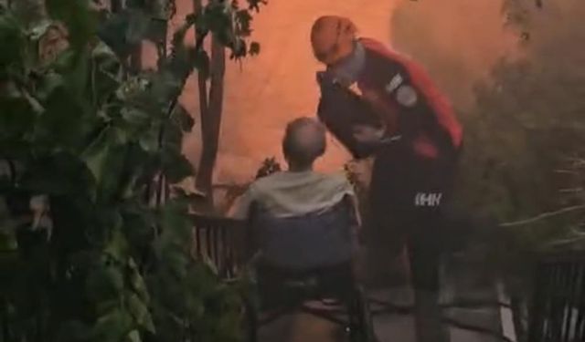 İzmir'de yangında kurtarma çalışmaları sürüyor