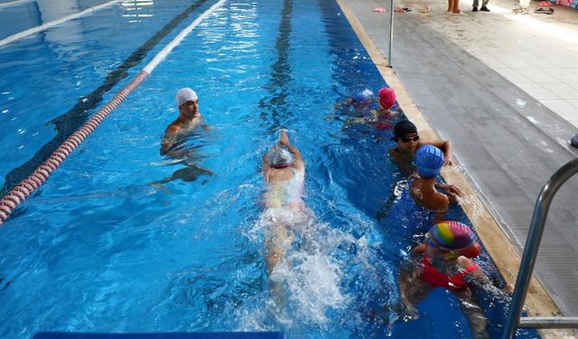 Bodrum Belediyesi'nin ücretsiz yüzme kursları başladı