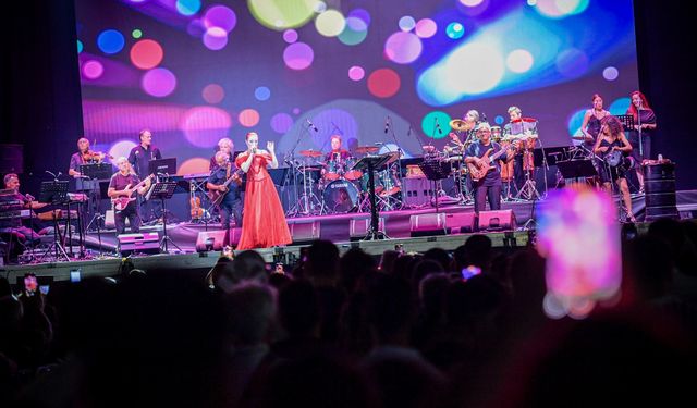 İEF'te Candan Erçetin rüzgârı