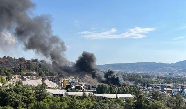 İzmir'de katı atık merkezinde yangın paniği