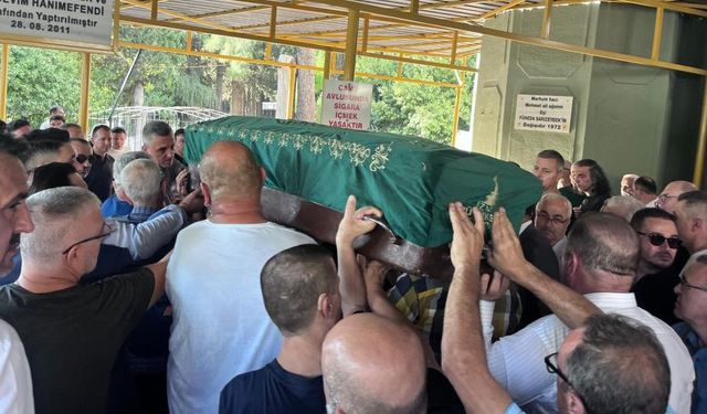 Balıkesir'deki depremde hayatını kaybeden vatandaş son yolculuğuna uğurlandı