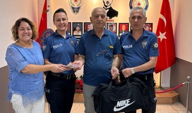 Manisa’da vatandaşın yolda bulduğu 20 bin lira sahibine teslim edildi