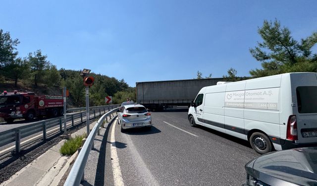 Arızalanan tır İzmir - Manisa yolunu kapattı