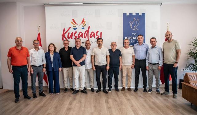 Aydın'daki CHP'li Belediye Başkanları Kuşadası'nda bir araya geldi