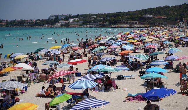 Çeşme Belediyesi plajları bir kez daha Mavi Bayrak kazandı