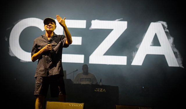 Ceza, İzmir'den barış mesajı verdi