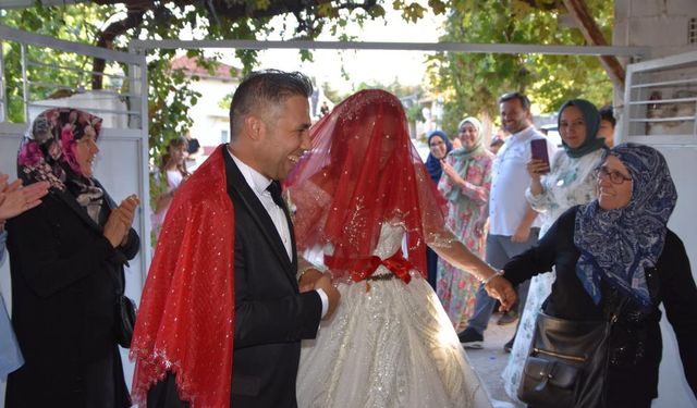 Taylandlı Apinya, Denizli'ye gelin geldi