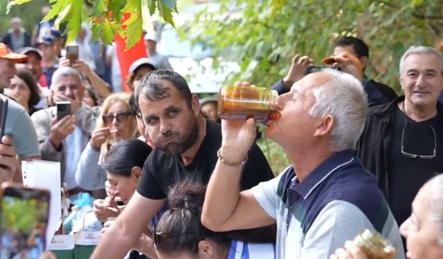 Kazdağları’nda bal yeme yarışması nefesleri kesti