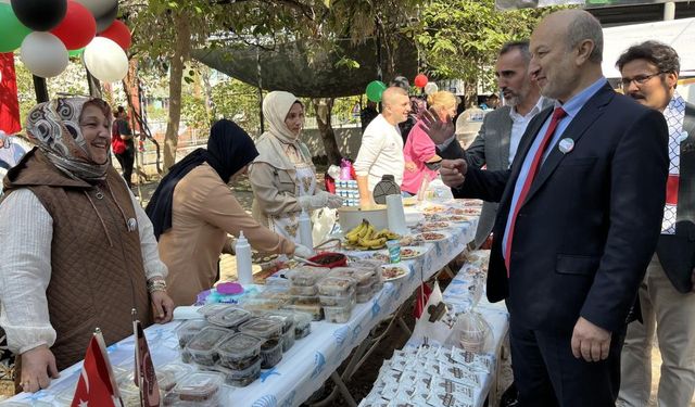 İzmir’de Gazze için çarşı kuruldu