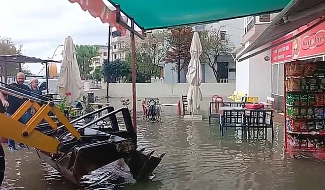 Sağanak yağış Aliağa'da su baskınlarına neden oldu