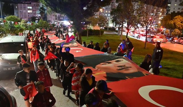 Karabağlar 'da Coşkulu Cumhuriyet Korteji