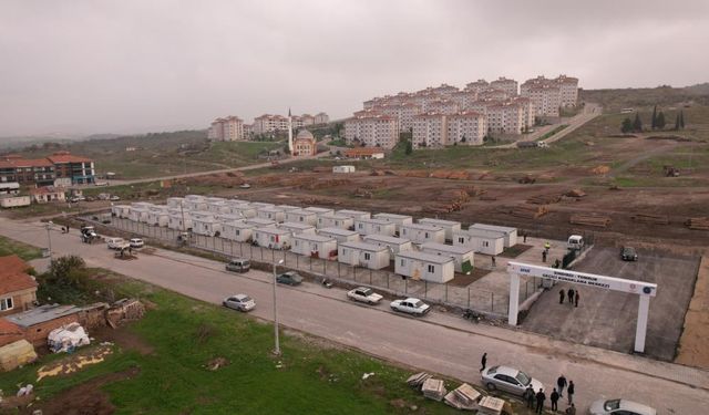 Sındırgı'da deprem sonrası yaralar sarılıyor