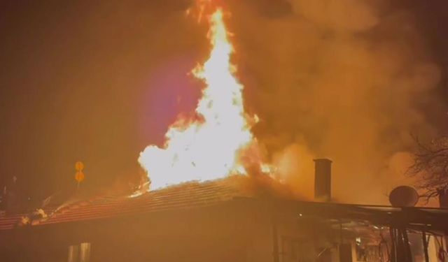 Kula'da gece saatlerinde yangın paniği