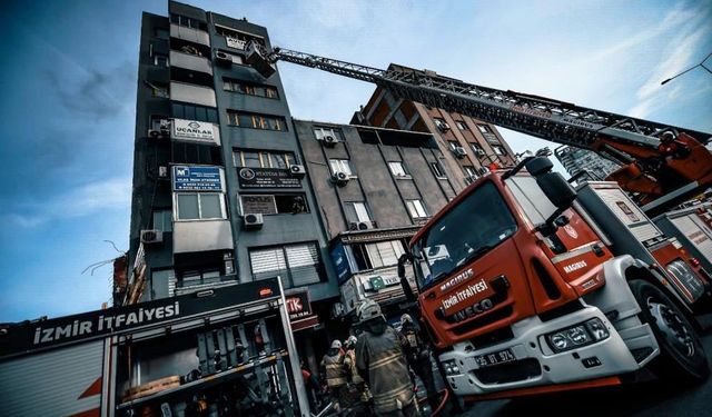 İş hanını alevler sardı, itfaiye 12 kişiyi kurtardı