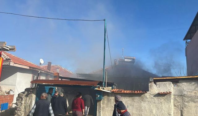 Kula'da müstakil evde çıkan yangın paniğe neden oldu