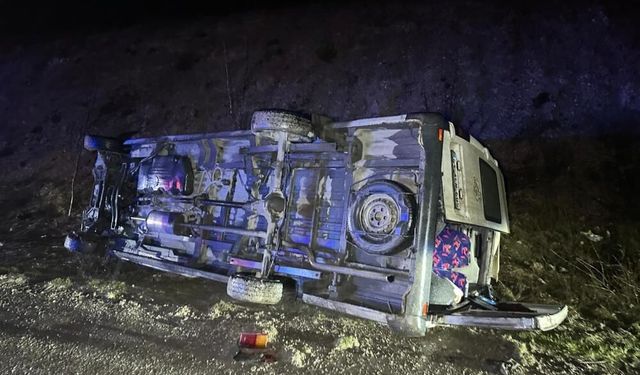 İşçi servisi şarampole devrildi: 17 yaralı