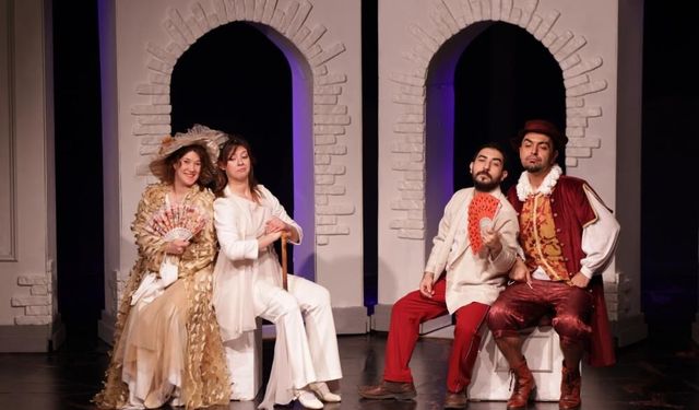 Merkezefendi Kent Tiyatrosu yeni oyunu ile sahnede