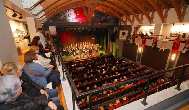 Ayvalık'ta Rauf Denktaş Kültür Merkezi perdelerini açtı